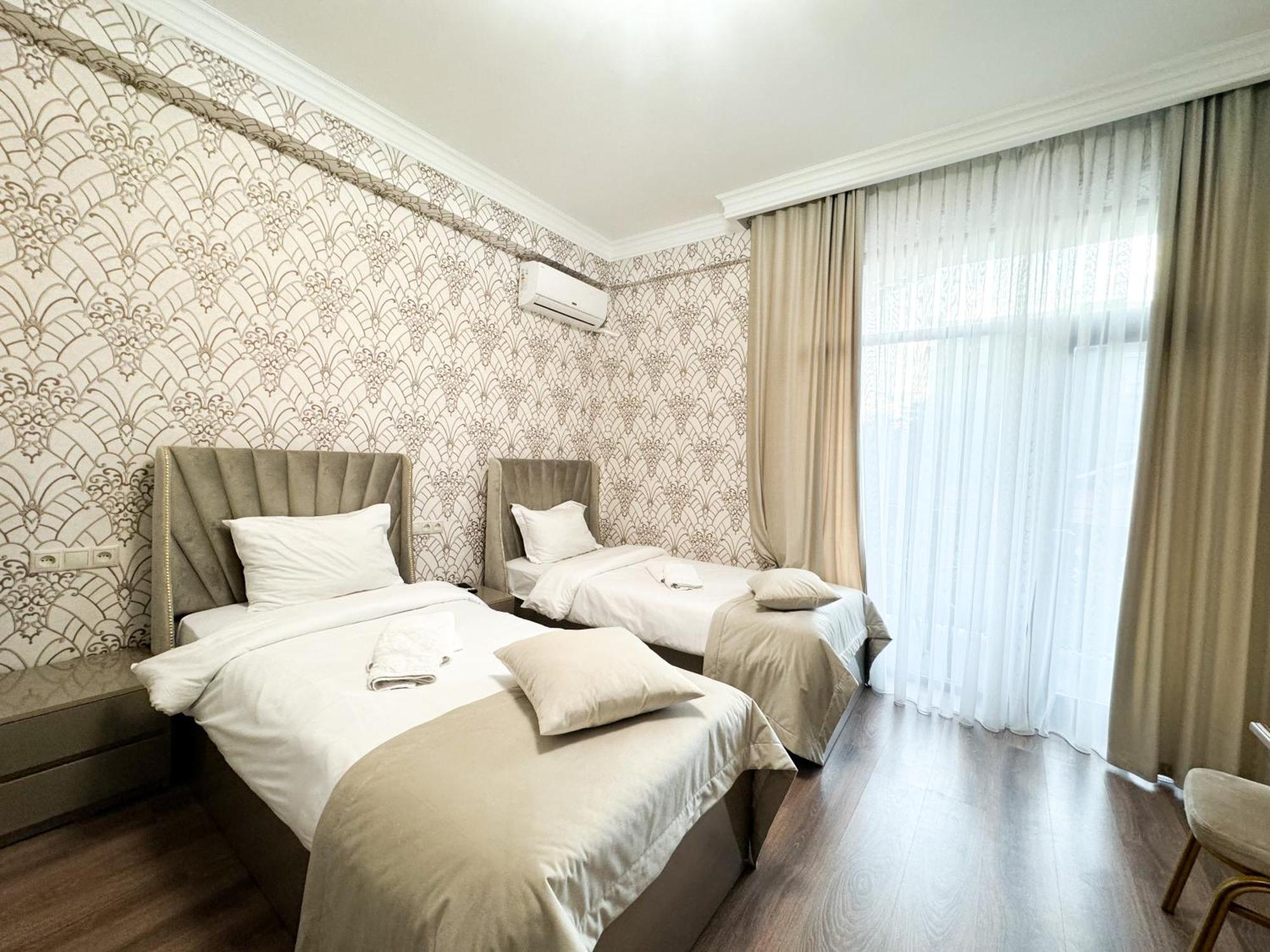 Armenia Hotel 예레반 외부 사진