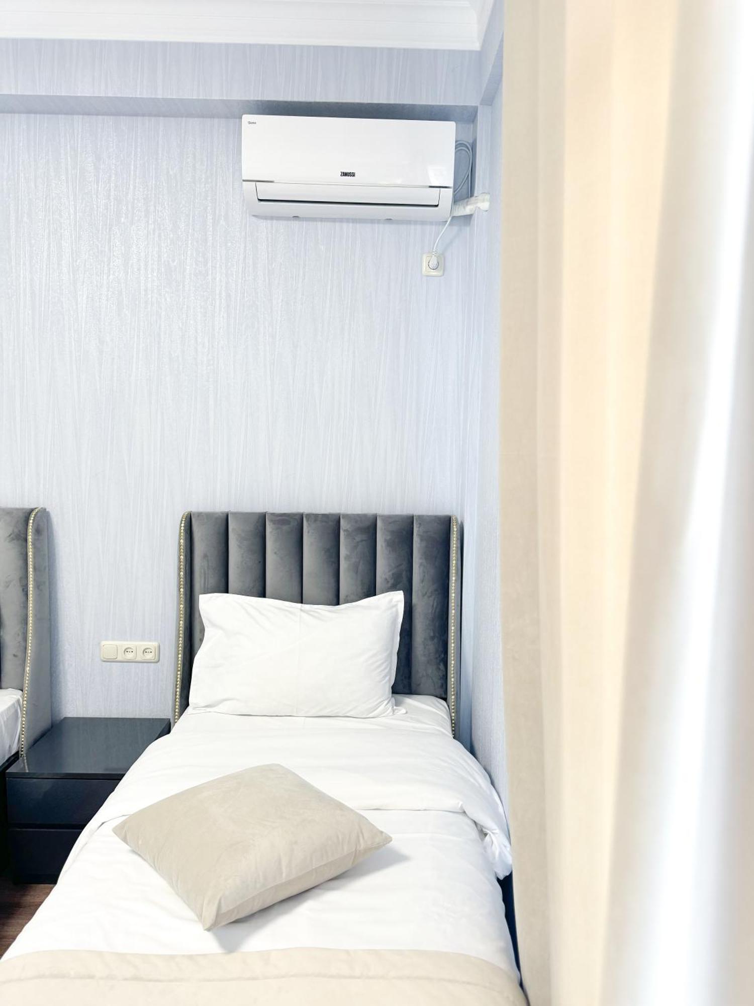 Armenia Hotel 예레반 외부 사진