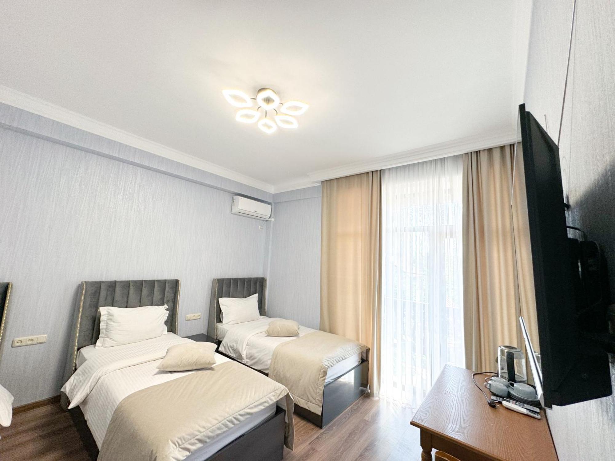 Armenia Hotel 예레반 외부 사진