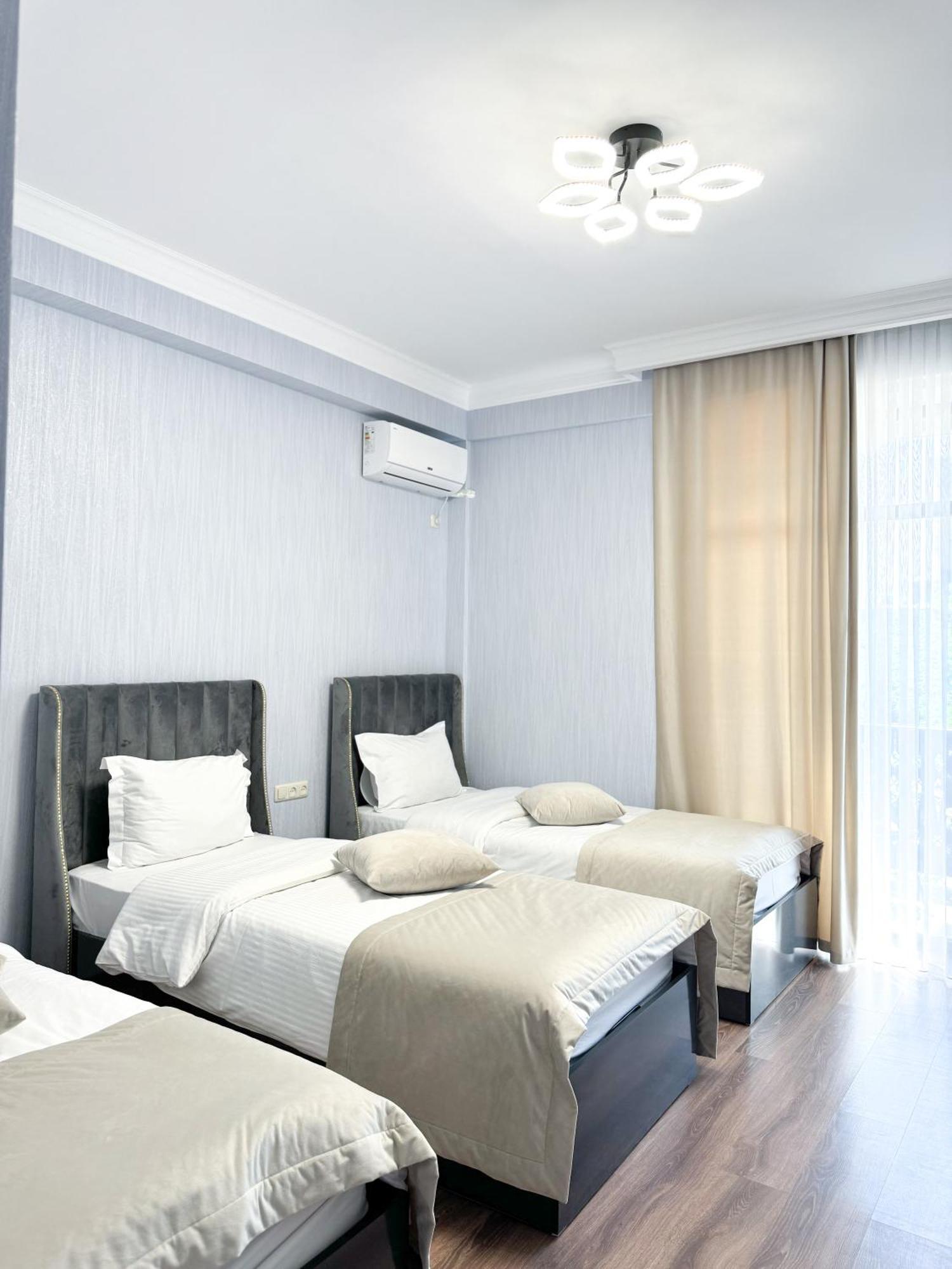 Armenia Hotel 예레반 외부 사진