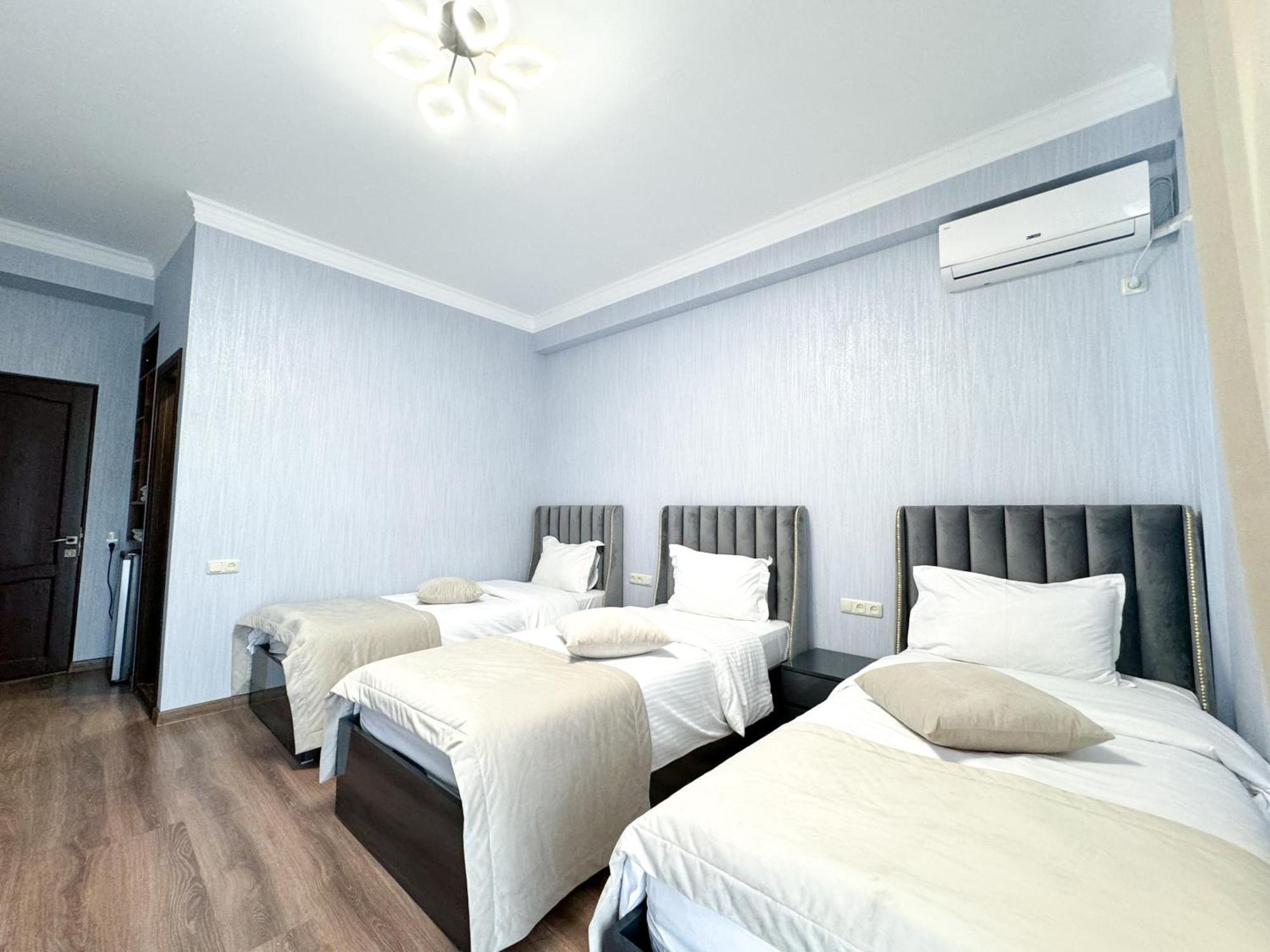 Armenia Hotel 예레반 외부 사진