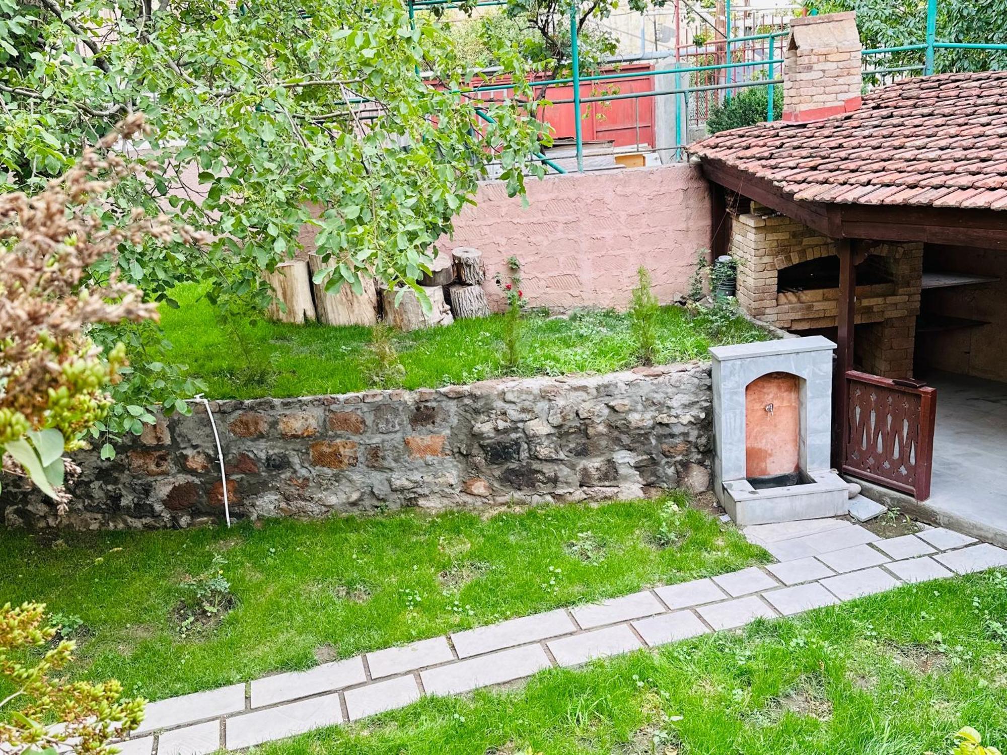 Armenia Hotel 예레반 외부 사진